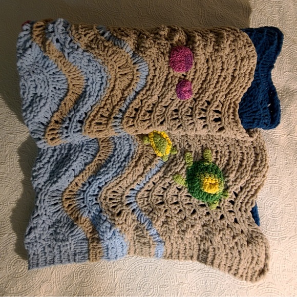 Beach themed blanket with 3d stitched starfish and turtles! So soft - Picture 10 of 15